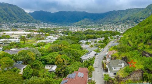 2861 Kalawao St, Honolulu HI  96822-1577 exterior
