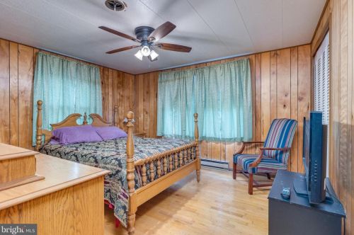 857 Oregon Trl, Harpers Ferry WV 25425-3144 exterior