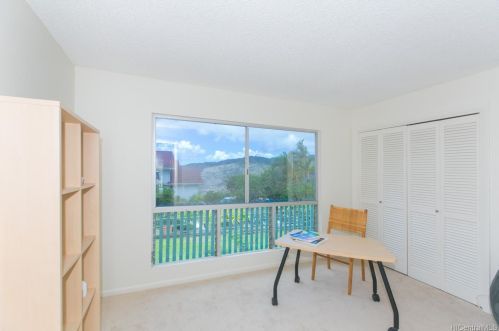 1069 Kaumoku St, Honolulu HI  96825-1307 exterior