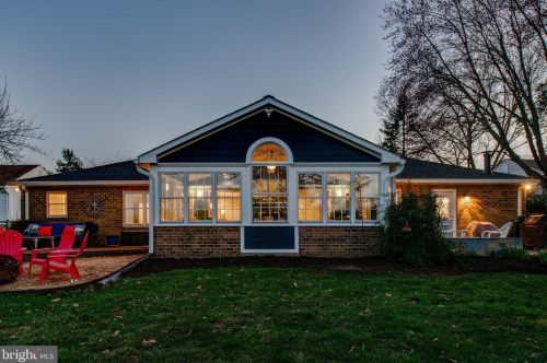 1010 Rollins Dr, Leesburg, VA 20175-4335