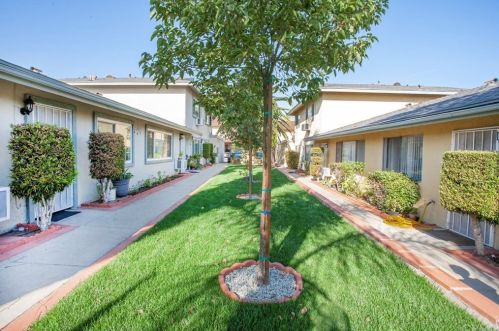 1033 Springfield St, Upland CA 91786-2625 exterior