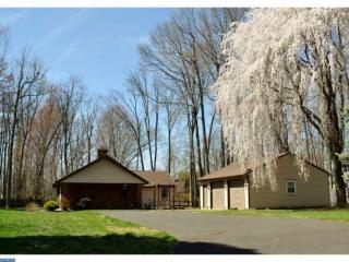 1324 Centre St, Levittown, PA 19057-1106