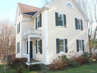 247 Barlow Rd, Fairfield, CT 06824-3864
