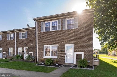 12135 Academy Rd, Philadelphia, PA 19154-2946