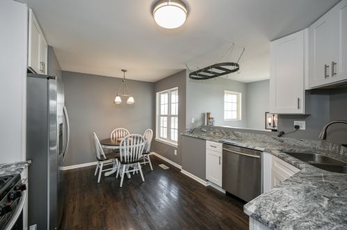 429 Newport Cir, Oswego, IL 60543-8676