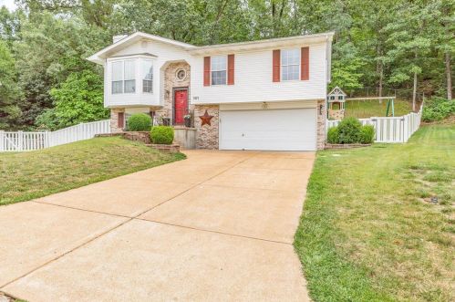 904 Falcon Dr, Imperial, MO 63052-1747
