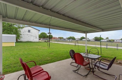 9000 Rowland Dr, Fort Worth TX  76108-2225 exterior