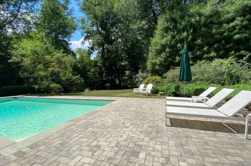 172 Heather Ln, Wilton CT  06897-4628 exterior