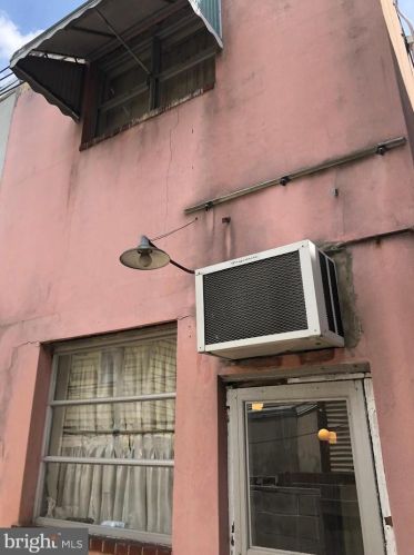 2442 10th St, Philadelphia PA 19133-1614 exterior