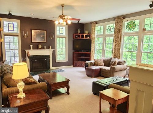 16495 Hayes Ln, Woodbridge, VA 22191-4561
