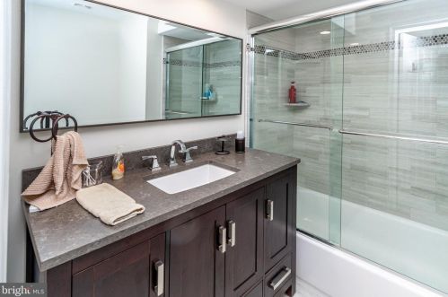 1005 Eagles Chase Dr, Trenton NJ  08648-2539 exterior