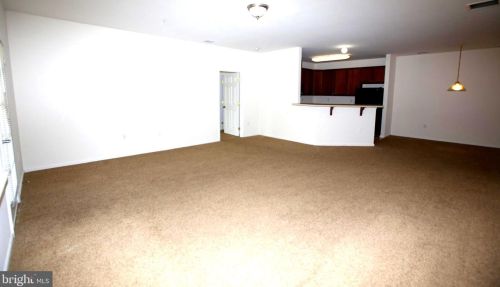 415 Timberlake Dr, Trenton NJ  08618-1475 exterior