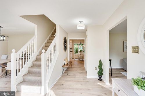 478 Woodshire Ln, Herndon, VA 20170-3325