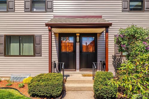 170 Newman St, Metuchen, NJ 08840-2642