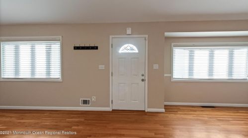 17 Miller Ave, Holmdel Village NJ  07733-1105 exterior