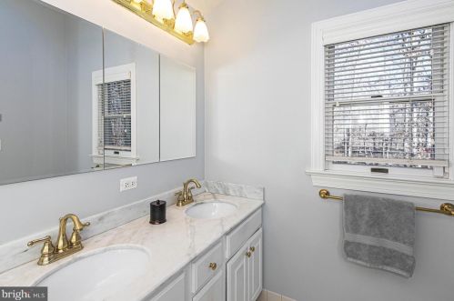 10 Alta Vista Dr, Princeton NJ  08540-7406 exterior