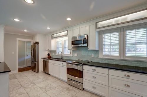6405 Bridgewood Valley Rd, Atlanta GA  30328-2903 exterior