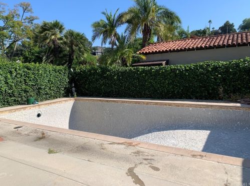 2451 Bywood Dr, Glendale CA  91206-4704 exterior