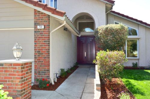 750 London Dr, Milpitas, CA 95035-7517