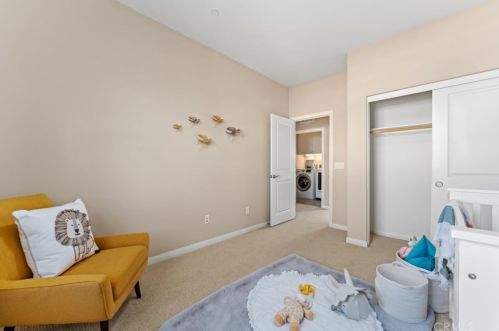 78 Rembrandt, Irvine CA  92620-7314 exterior