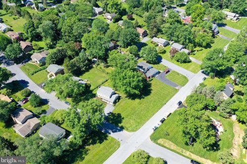 1845 Rockford Ln, Lancaster PA  17601-5028 exterior