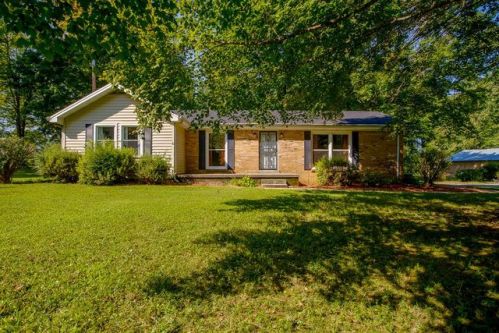 766 Knox Rd, Chapmansboro, TN 37035-5012