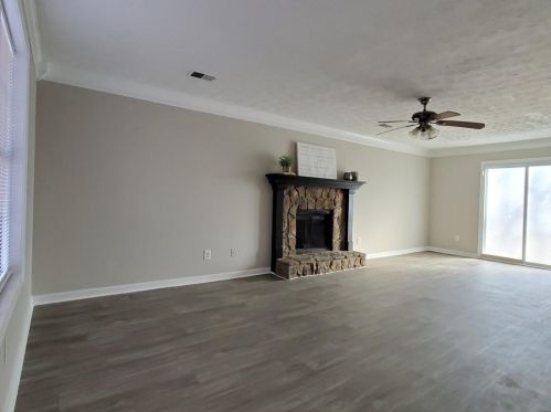 5615 Boggs Dr, Stone Mountain, GA 30087-5743