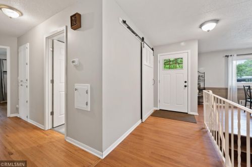875 Colleen Ave, Saint Paul MN  55126-6401 exterior