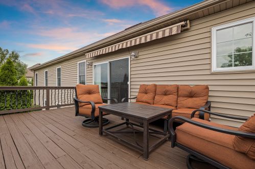 816 Mark Ln, Pingree Grove IL  60140-8278 exterior