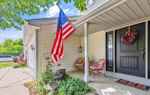 758 Weston Dr, Bull Valley, IL 60014-8581
