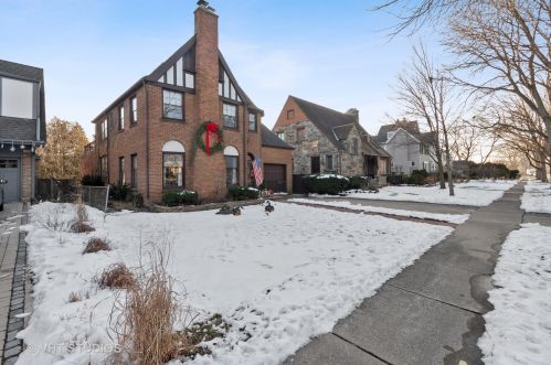 1234 Cherry St, Northfield, IL 60093-2117