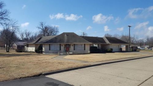 1530 12th Ave, Miami, OK 74354-3837