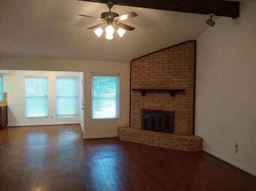 1007 Acorn Oaks Dr, Austin, TX 78745-5542