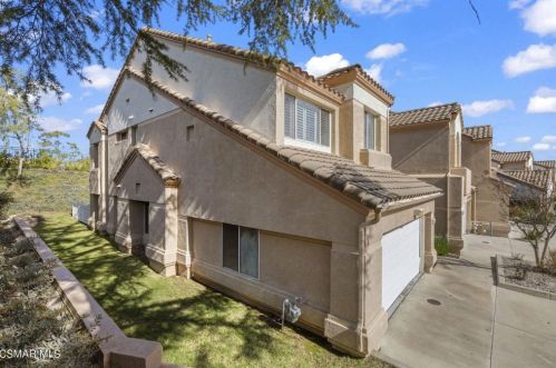 633 Jubilee Ln, Simi Valley, CA 93065-7092