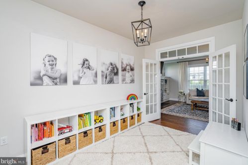 455 Greenhedge Dr, Lancaster PA  17603-7907 exterior