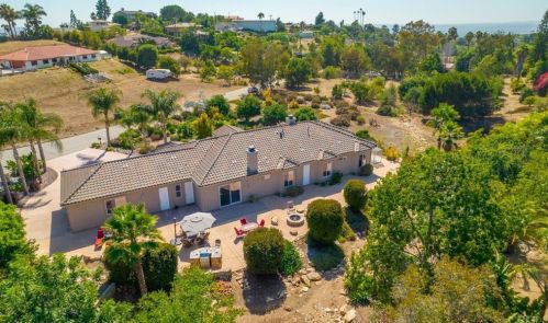 2021 Pleasant Heights Dr, Vista CA  92084-2844 exterior