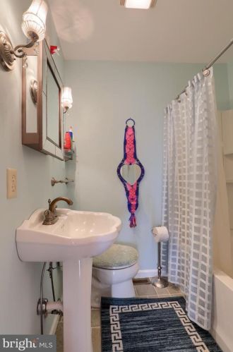 10 Townsend Ct, Lancaster PA  17603-6799 exterior