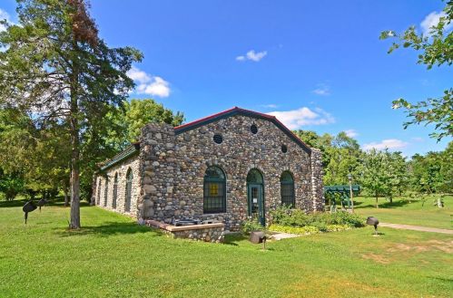 879 Hoyt Ave, Saint Paul MN  55106-1042 exterior