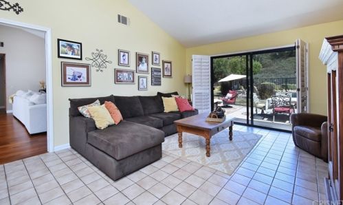 5451 Seneca Pl, Simi Valley CA 93063-2055 exterior