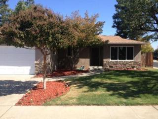 1723 Bliss Ave, Clovis, CA 93611-3113
