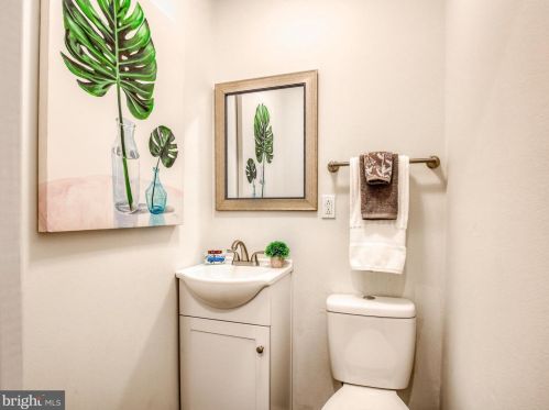 2324 Chestnut Hill Rd, Harpers Ferry WV  25425-5140 exterior