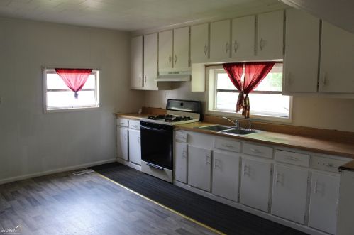 17 Cary St, Lagrange, GA 30241-2473