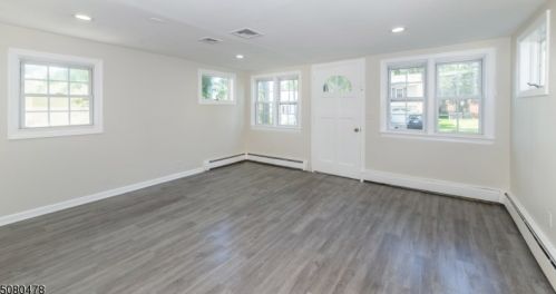 8 Eldora Rd, Parsippany, NJ 07054-3911
