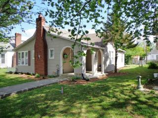 308 C St, Elizabethton, TN 37643-2724