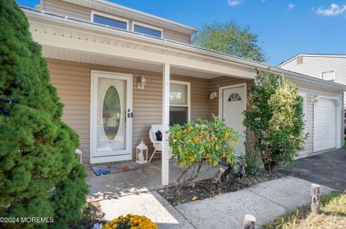 35 Honeysuckle Way, Wall Township, NJ 07731-2276