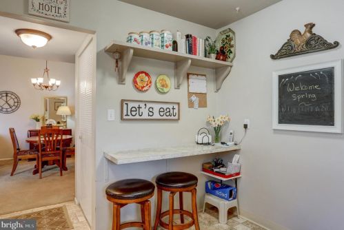 48 Valleybrook Dr, Lancaster PA  17601-4618 exterior