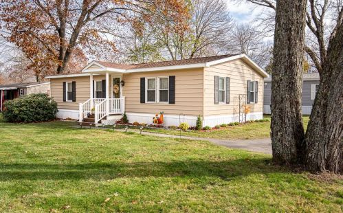 2 Parklane Rd, Hampstead, NH 03841-2221