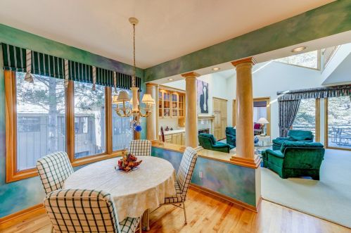 902 Highview Cir, Saint Paul MN  55118-3687 exterior