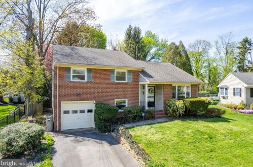 1 Devon Ct, Tavistock, NJ 08033-2800