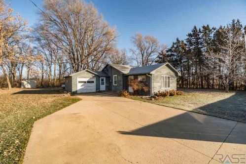 45508 265th St, Wellington, SD 57035-6812